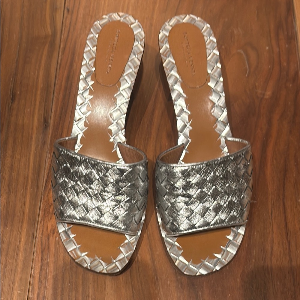 Bottega Veneta Silver Woven Slide Sandals size 37 great condition